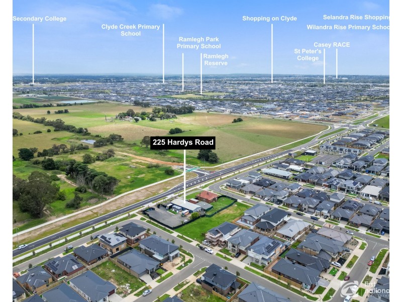 225 Hardys Road, Clyde North VIC 3978