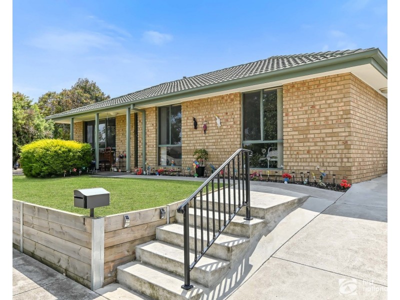 1 Don Drive, Cranbourne West VIC 3977