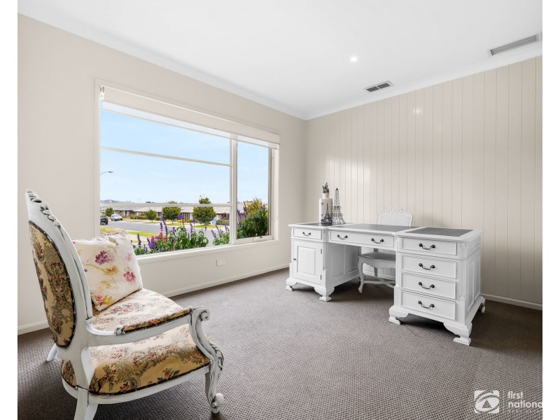 .2 Union Street, Clyde North VIC 3978