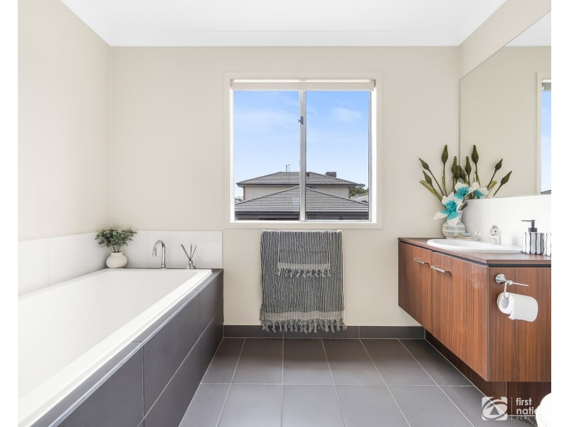 .2 Union Street, Clyde North VIC 3978