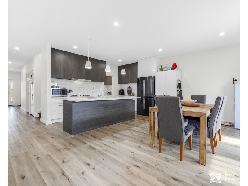 3 Savage Way, Clyde North VIC 3978