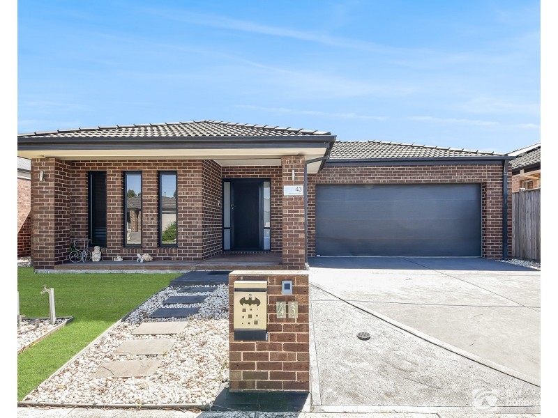43 Mickleham Drive, Cranbourne North VIC 3977