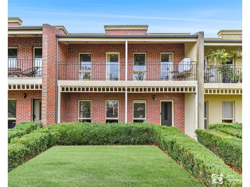 4/10 Parkhill Drive, Berwick VIC 3806