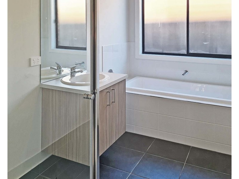 10 Mireland Street, Clyde VIC 3978