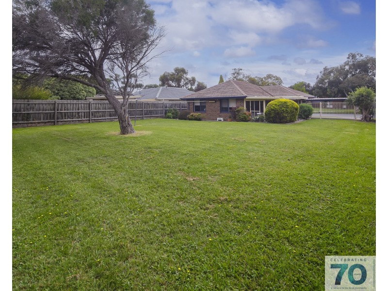 56 Endeavour Drive, Cranbourne North VIC 3977