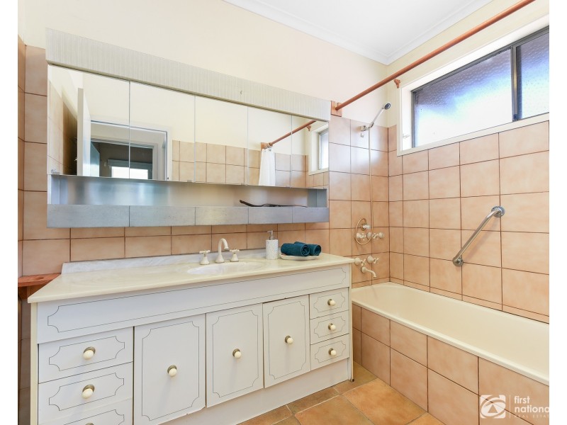 10 Facey Road, Devon Meadows VIC 3977