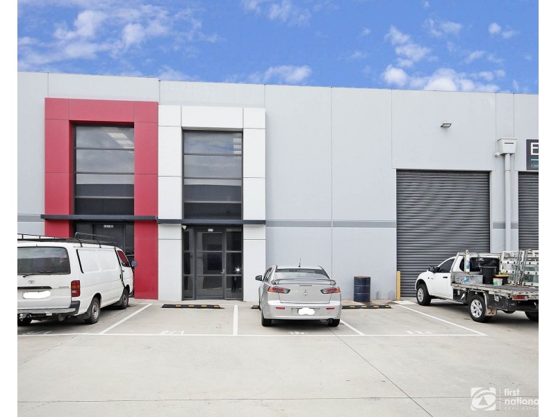 2/1 Latchford, Cranbourne West VIC 3977