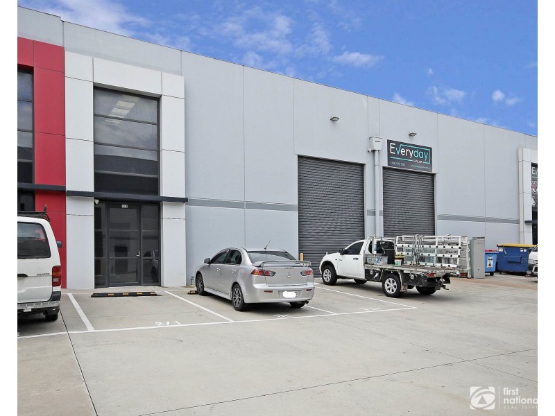 2/1 Latchford, Cranbourne West VIC 3977