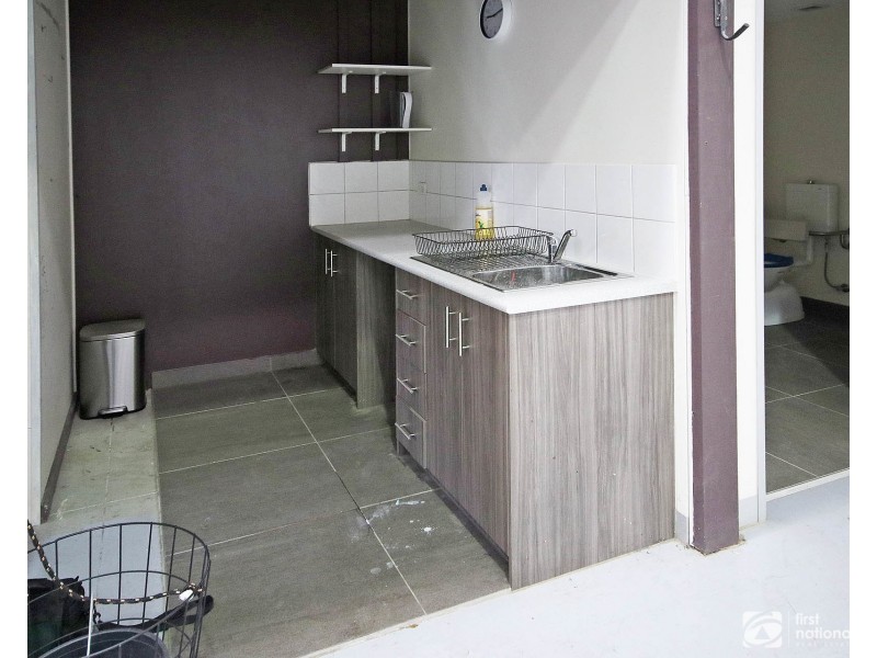 2/1 Latchford, Cranbourne West VIC 3977