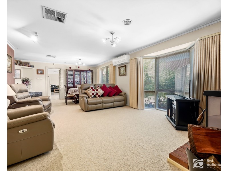6 Bianco Court, Cranbourne North VIC 3977