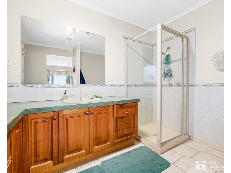 6 Bianco Court, Cranbourne North VIC 3977