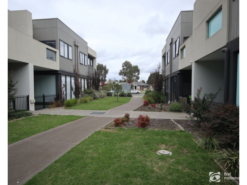 6 Coral, Cranbourne West VIC 3977