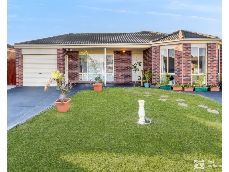 8 Nandaly Place, Cranbourne West VIC 3977