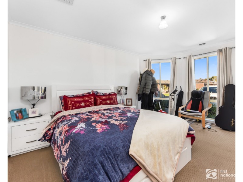 8 Nandaly Place, Cranbourne West VIC 3977