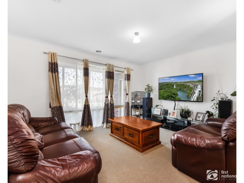 8 Nandaly Place, Cranbourne West VIC 3977