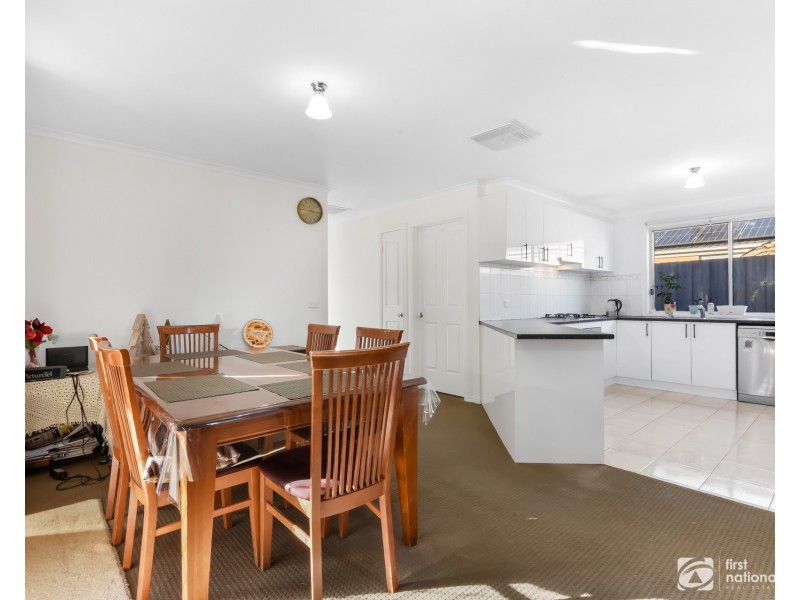 8 Nandaly Place, Cranbourne West VIC 3977