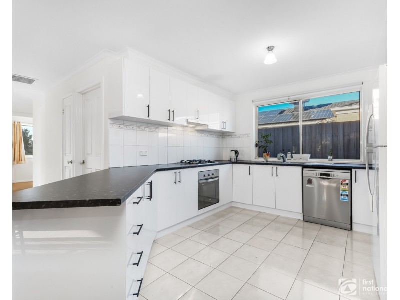 8 Nandaly Place, Cranbourne West VIC 3977