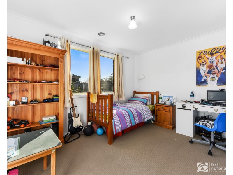 8 Nandaly Place, Cranbourne West VIC 3977