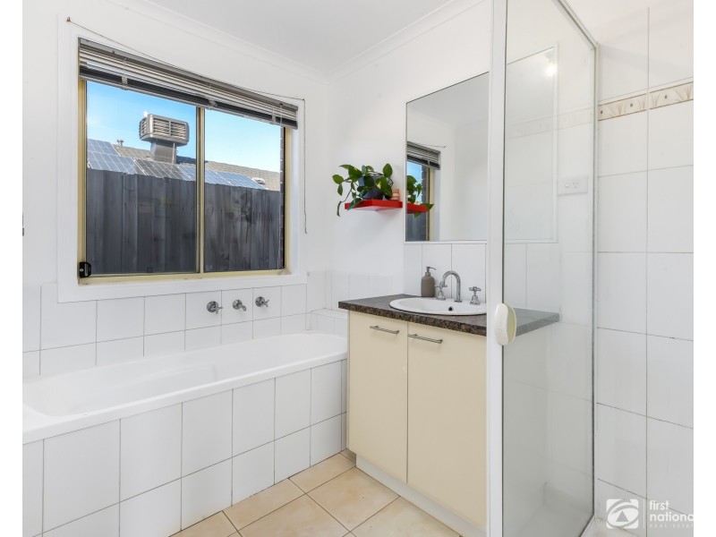 8 Nandaly Place, Cranbourne West VIC 3977