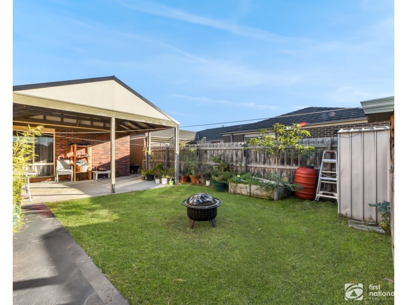8 Nandaly Place, Cranbourne West VIC 3977