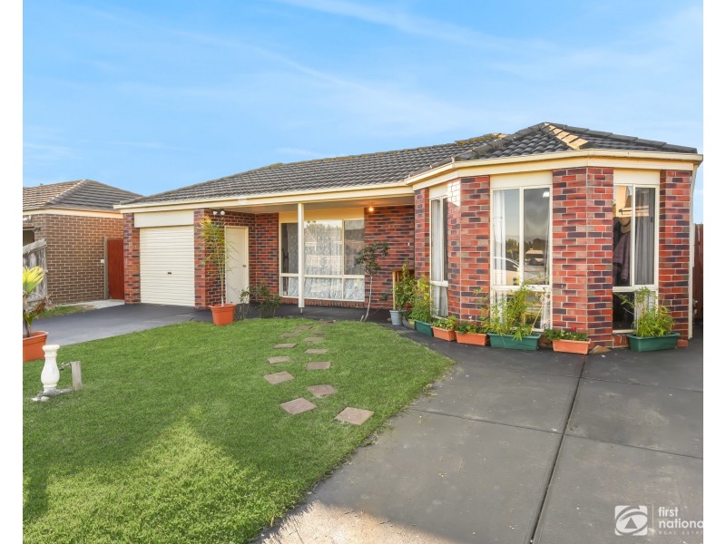 8 Nandaly Place, Cranbourne West VIC 3977