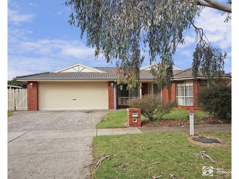 68 Cherryhills Drive, Cranbourne VIC 3977