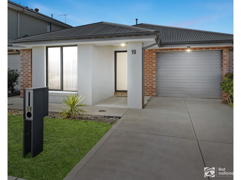 19 Niloma Street, Clyde North VIC 3978