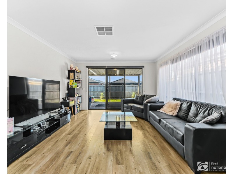 19 Niloma Street, Clyde North VIC 3978