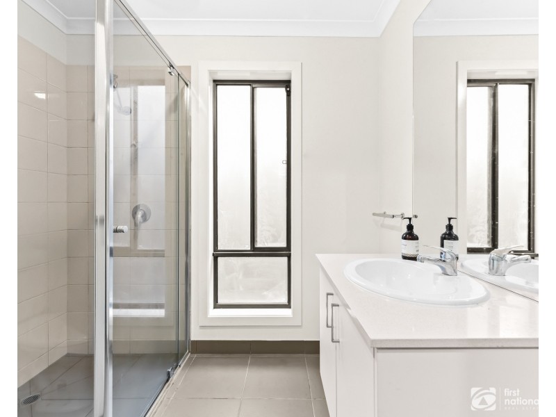 19 Niloma Street, Clyde North VIC 3978