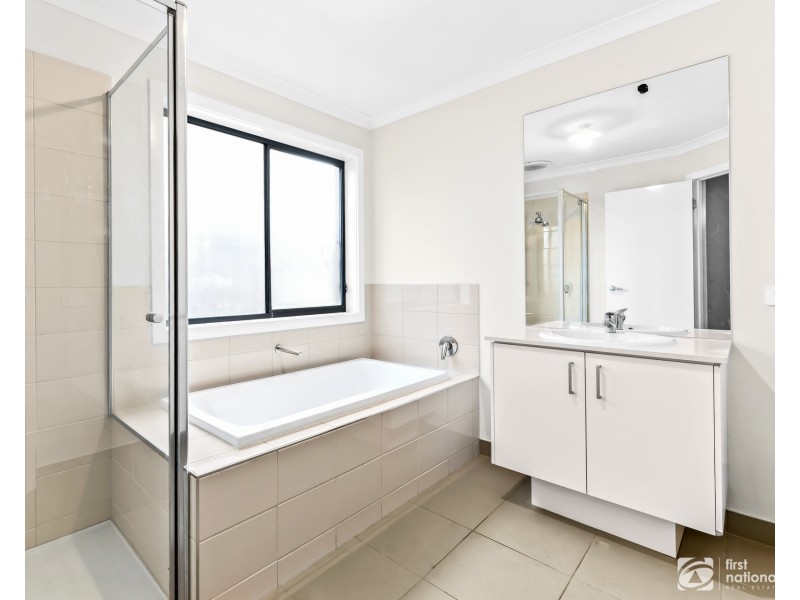 19 Niloma Street, Clyde North VIC 3978