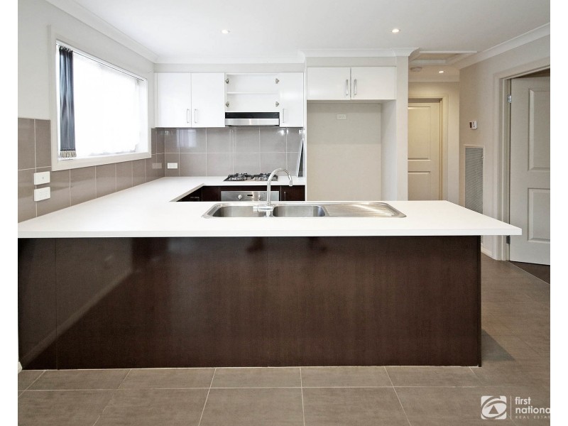 2/18 Lorna Street, Cranbourne VIC 3977