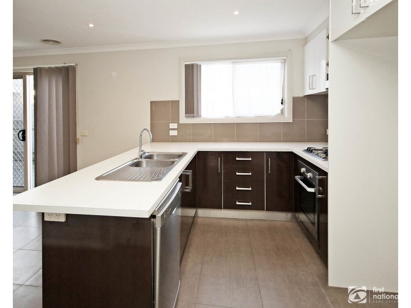 2/18 Lorna Street, Cranbourne VIC 3977