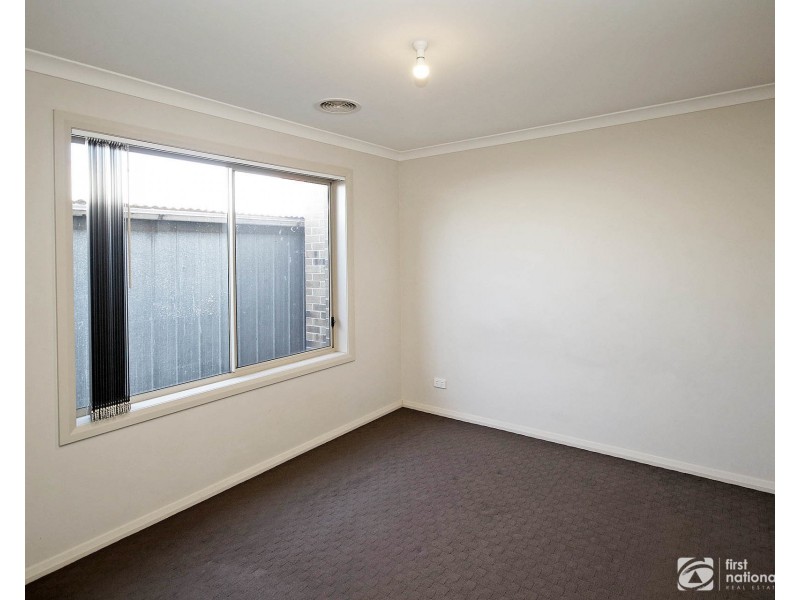 2/18 Lorna Street, Cranbourne VIC 3977