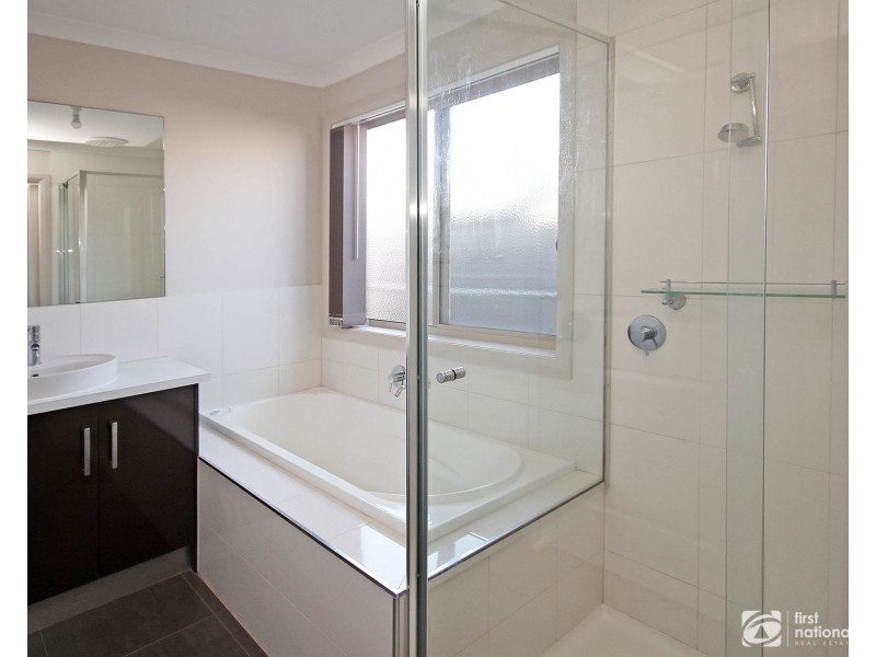 2/18 Lorna Street, Cranbourne VIC 3977