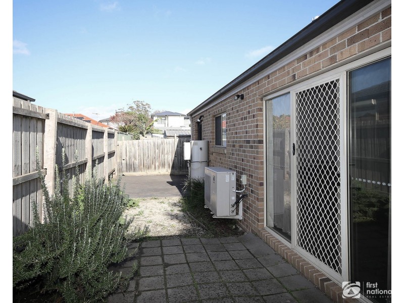 2/18 Lorna Street, Cranbourne VIC 3977