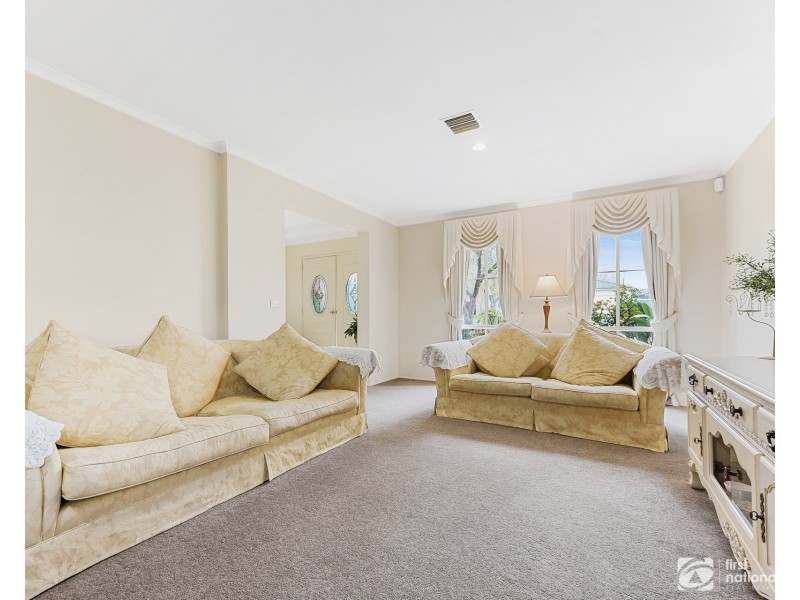 45 Robinswood Parade, Narre Warren South VIC 3805