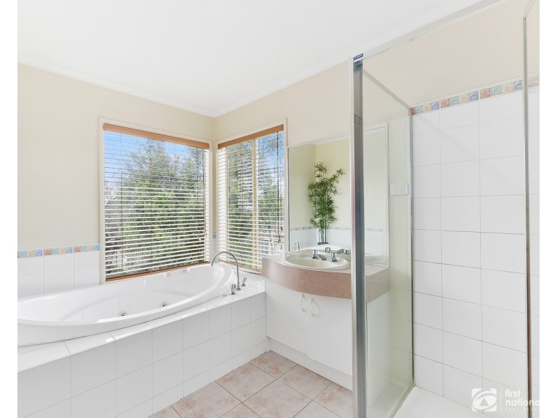 45 Robinswood Parade, Narre Warren South VIC 3805