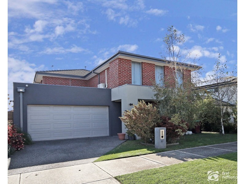 82 Karawarra Circuit, Cranbourne North VIC 3977