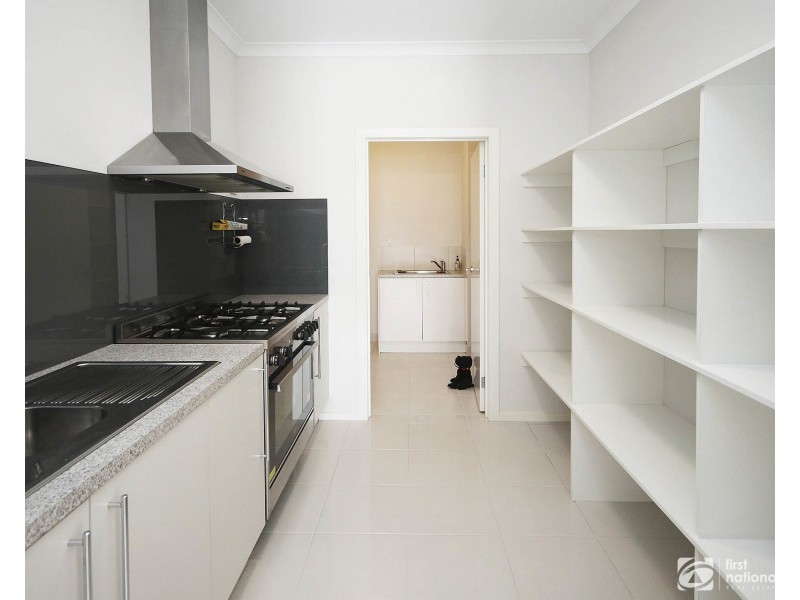 82 Karawarra Circuit, Cranbourne North VIC 3977