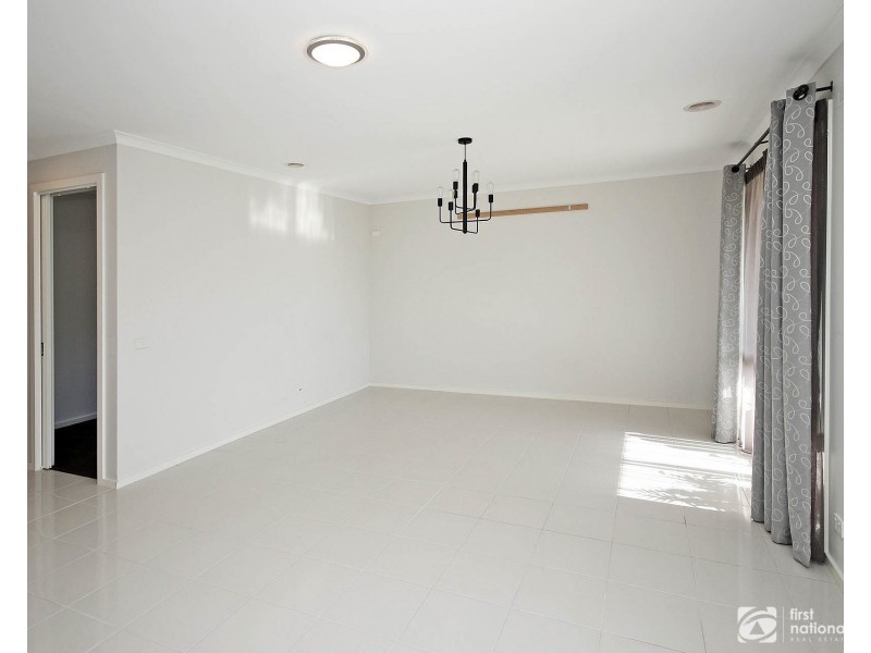 82 Karawarra Circuit, Cranbourne North VIC 3977