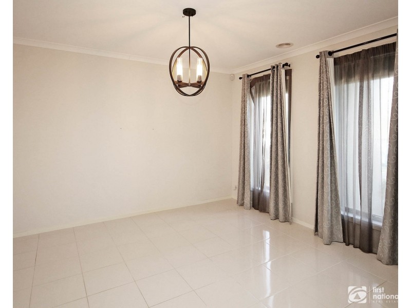 82 Karawarra Circuit, Cranbourne North VIC 3977