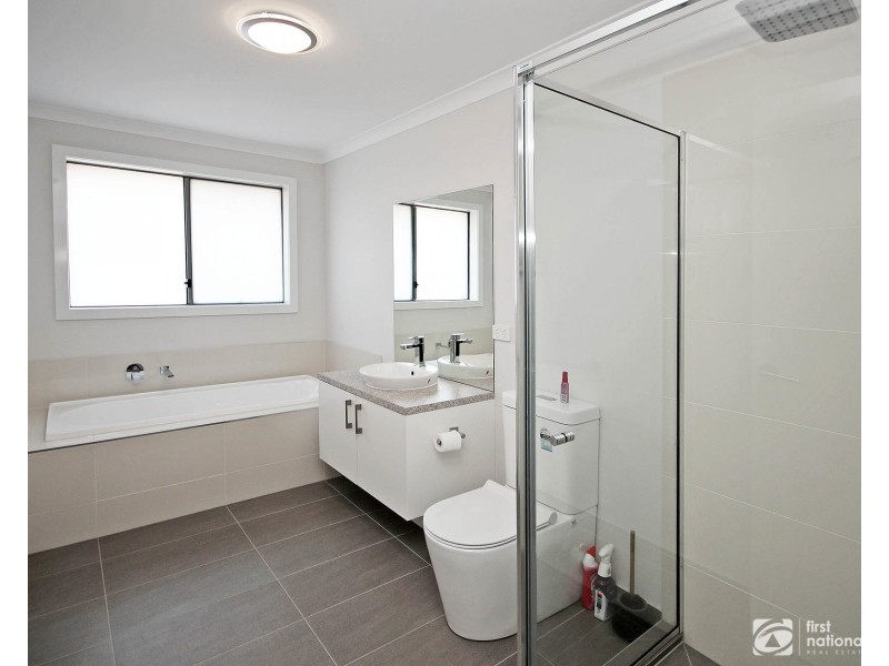 82 Karawarra Circuit, Cranbourne North VIC 3977