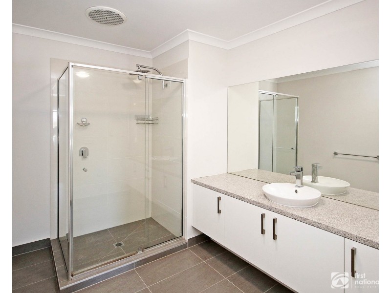 82 Karawarra Circuit, Cranbourne North VIC 3977