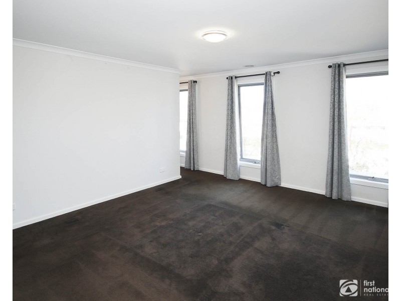 82 Karawarra Circuit, Cranbourne North VIC 3977