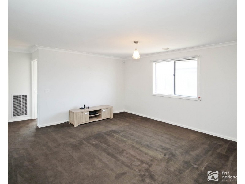 82 Karawarra Circuit, Cranbourne North VIC 3977