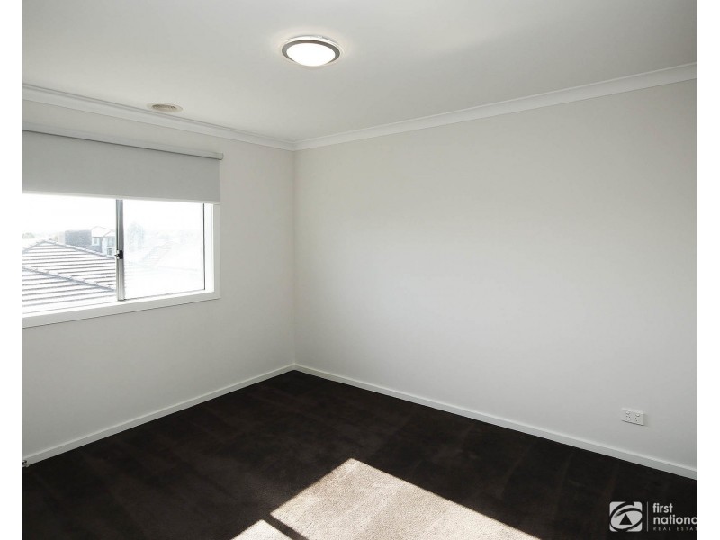 82 Karawarra Circuit, Cranbourne North VIC 3977
