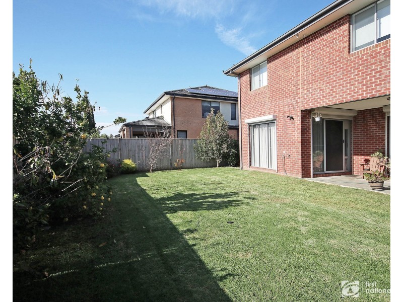 82 Karawarra Circuit, Cranbourne North VIC 3977