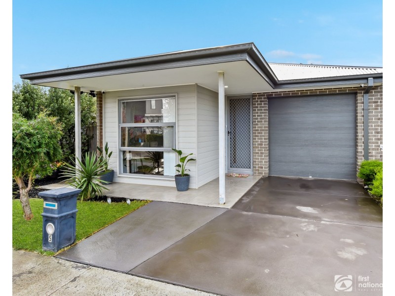 5 Orbit Street, Clyde North VIC 3978