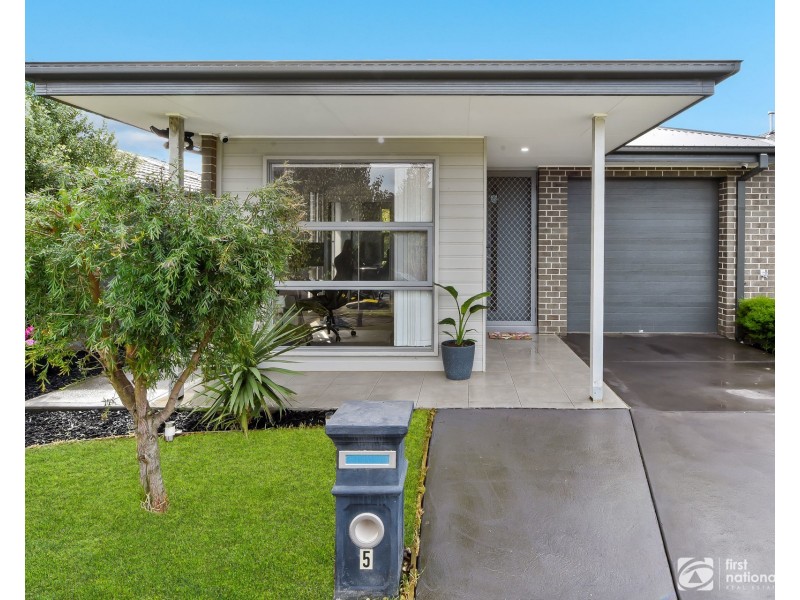 5 Orbit Street, Clyde North VIC 3978