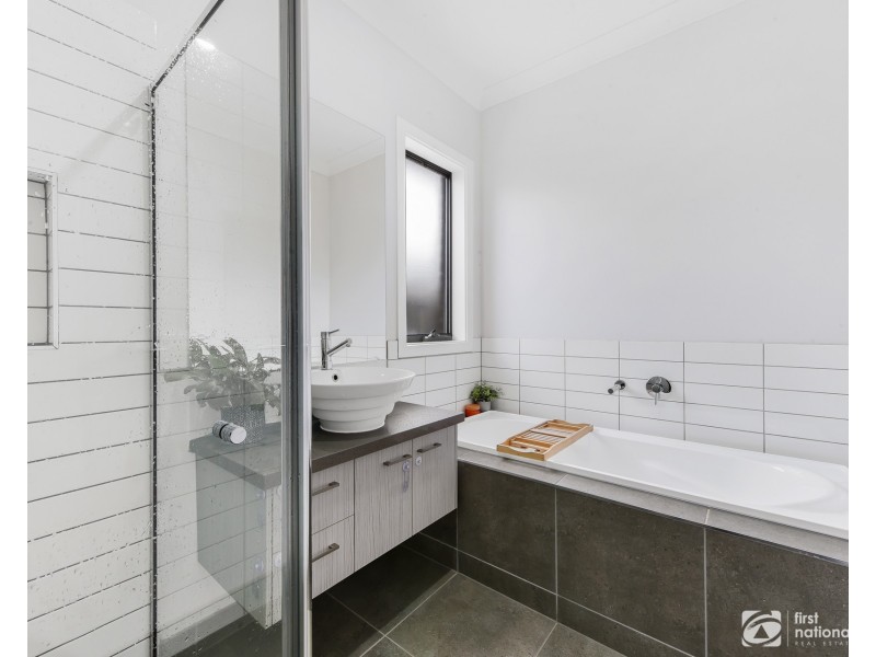 5 Orbit Street, Clyde North VIC 3978